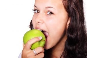 eating green apple